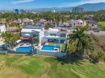 Casa Remodelada con Vista al Campo de Golf en Marina Vallarta - Remodeled Golf Course View Home in Marina Vallarta – Pool with Jacuzzi & Solar Panels