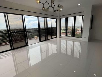 Overlooking Unobstructed City Seaview House for Sale in Vista Grande Phase 1 Talisay Cebu