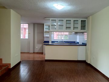 Vendo Duplex en Conjunto,  sector Plataforma Sur, Quitumbe