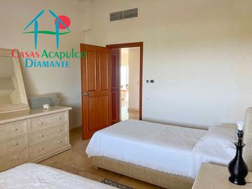 Frente al mar. En exclusivo departamento con terraza panorámica y acceso directo a la playa