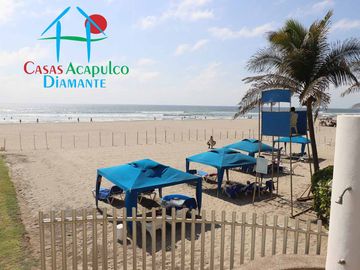 Frente al mar. En exclusivo departamento con terraza panorámica y acceso directo a la playa