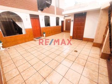 Exclusiva Casa De 3 Pisos En Venta - Urb. Santa Leonor, Chorrillos