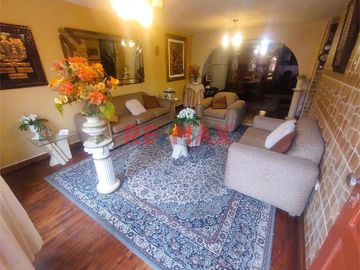 Exclusiva Casa De 3 Pisos En Venta - Urb. Santa Leonor, Chorrillos