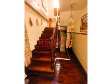 Exclusiva Casa De 3 Pisos En Venta - Urb. Santa Leonor, Chorrillos