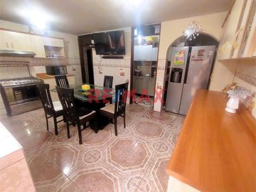 Exclusiva Casa De 3 Pisos En Venta - Urb. Santa Leonor, Chorrillos