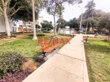 Exclusiva Casa De 3 Pisos En Venta - Urb. Santa Leonor, Chorrillos