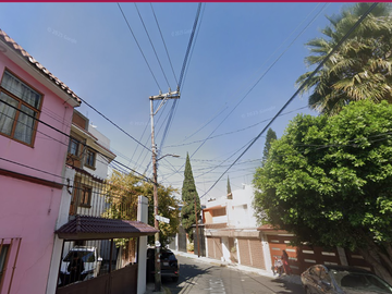 ¡¡HERMOSA CASA EN UNA DE LAS MEJORES ZONAS DE COYOACAN!!