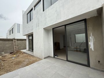 CASA NUEVA EN VENTA - LOS ROBLES