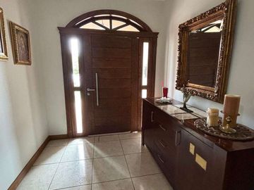 EXCELENTE RESIDENCIA EN VENTA DENTRO DEL CLUB CAMPESTRE CON ALBERCA