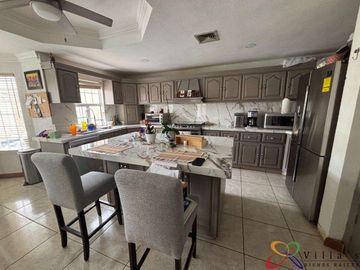 EXCELENTE RESIDENCIA EN VENTA DENTRO DEL CLUB CAMPESTRE CON ALBERCA
