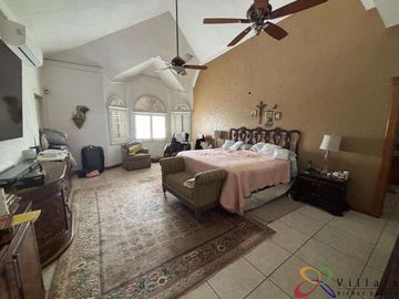 EXCELENTE RESIDENCIA EN VENTA DENTRO DEL CLUB CAMPESTRE CON ALBERCA