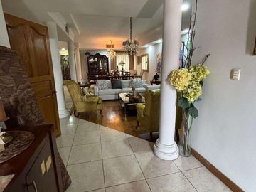EXCELENTE RESIDENCIA EN VENTA DENTRO DEL CLUB CAMPESTRE CON ALBERCA