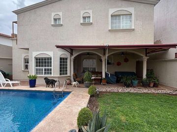 EXCELENTE RESIDENCIA EN VENTA DENTRO DEL CLUB CAMPESTRE CON ALBERCA