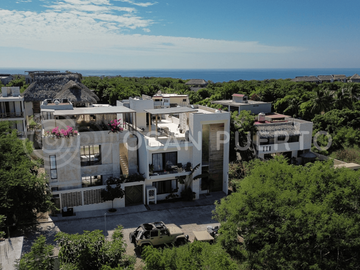 SE VENDE Casa Multifamiliar con 3 Departamentos en Don Goyo, Puerto Escondido