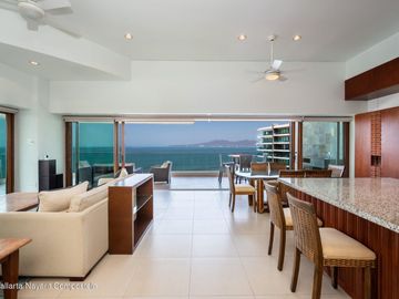 Lujoso Departamento Frente al Mar en Luma Nuevo Vallarta Oceanfront Luxury Condo at Luma – 9th Floor, 3 Bedrooms, 3.5 Baths, 329 m²