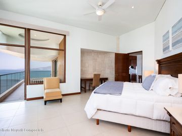 Lujoso Departamento Frente al Mar en Luma Nuevo Vallarta Oceanfront Luxury Condo at Luma – 9th Floor, 3 Bedrooms, 3.5 Baths, 329 m²