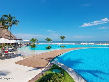 Lujoso Departamento Frente al Mar en Luma Nuevo Vallarta Oceanfront Luxury Condo at Luma – 9th Floor, 3 Bedrooms, 3.5 Baths, 329 m²