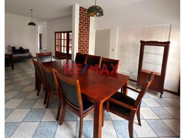 Casa En Venta Urb Las Brisas, Chorrillos, 04 Dorm, 2 Pisos, Amplio Jardin, Cochera 02