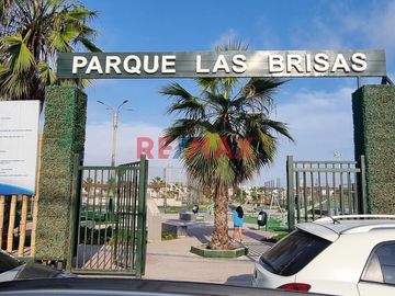 Casa En Venta Urb Las Brisas, Chorrillos, 04 Dorm, 2 Pisos, Amplio Jardin, Cochera 02