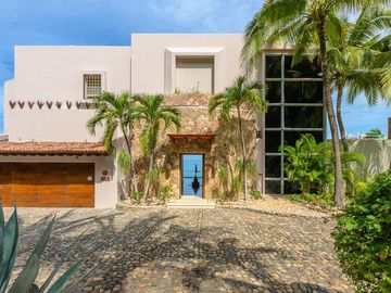 Villa de lujo frente al mar en Conchas Chinas, Puerto Vallarta | 6 recámaras, alberca privada, vistas espectaculares