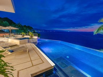 Villa de lujo frente al mar en Conchas Chinas, Puerto Vallarta | 6 recámaras, alberca privada, vistas espectaculares
