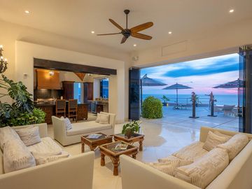 Villa de lujo frente al mar en Conchas Chinas, Puerto Vallarta | 6 recámaras, alberca privada, vistas espectaculares