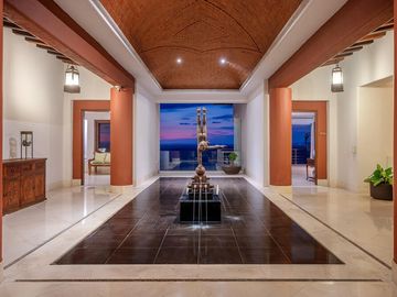 Villa de lujo frente al mar en Conchas Chinas, Puerto Vallarta | 6 recámaras, alberca privada, vistas espectaculares