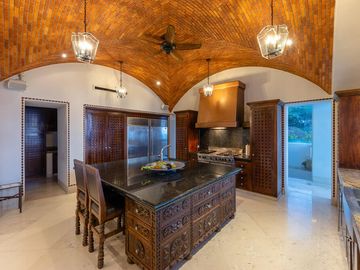 Villa de lujo frente al mar en Conchas Chinas, Puerto Vallarta | 6 recámaras, alberca privada, vistas espectaculares
