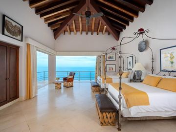 Villa de lujo frente al mar en Conchas Chinas, Puerto Vallarta | 6 recámaras, alberca privada, vistas espectaculares