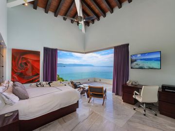 Villa de lujo frente al mar en Conchas Chinas, Puerto Vallarta | 6 recámaras, alberca privada, vistas espectaculares