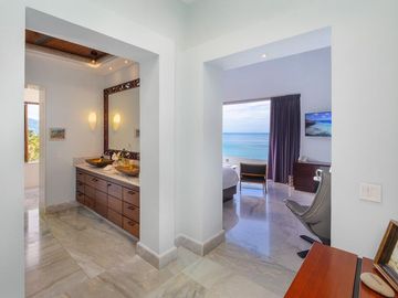 Villa de lujo frente al mar en Conchas Chinas, Puerto Vallarta | 6 recámaras, alberca privada, vistas espectaculares