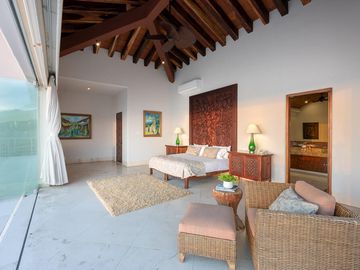Villa de lujo frente al mar en Conchas Chinas, Puerto Vallarta | 6 recámaras, alberca privada, vistas espectaculares