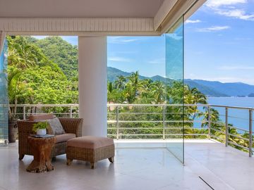 Villa de lujo frente al mar en Conchas Chinas, Puerto Vallarta | 6 recámaras, alberca privada, vistas espectaculares