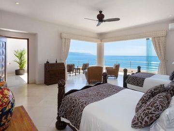 Villa de lujo frente al mar en Conchas Chinas, Puerto Vallarta | 6 recámaras, alberca privada, vistas espectaculares
