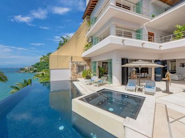 Villa de lujo frente al mar en Conchas Chinas, Puerto Vallarta | 6 recámaras, alberca privada, vistas espectaculares