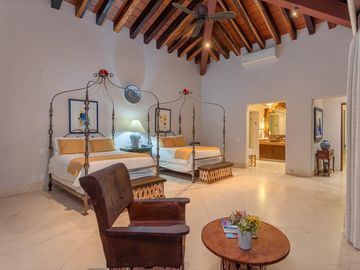 Villa de lujo frente al mar en Conchas Chinas, Puerto Vallarta | 6 recámaras, alberca privada, vistas espectaculares