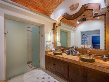 Villa de lujo frente al mar en Conchas Chinas, Puerto Vallarta | 6 recámaras, alberca privada, vistas espectaculares