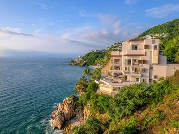 Villa de lujo frente al mar en Conchas Chinas, Puerto Vallarta | 6 recámaras, alberca privada, vistas espectaculares
