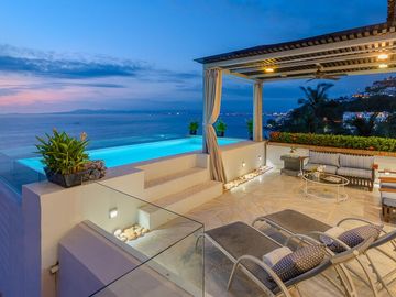 Villa de lujo frente al mar en Conchas Chinas, Puerto Vallarta | 6 recámaras, alberca privada, vistas espectaculares