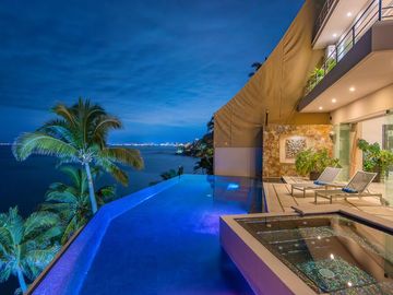 Villa de lujo frente al mar en Conchas Chinas, Puerto Vallarta | 6 recámaras, alberca privada, vistas espectaculares