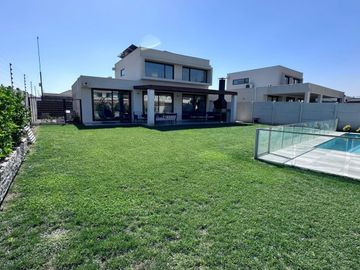Sin Comision! Casa Brisas Norte De Chicureo/colegio Highland