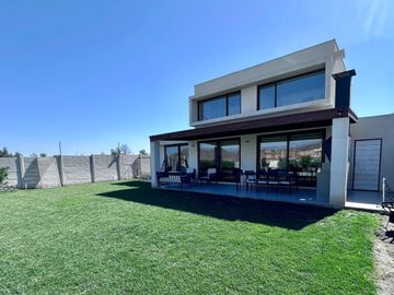 Sin Comision! Casa Brisas Norte De Chicureo/colegio Highland