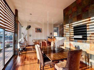 ESPECTACULAR CASA EN VENTA EN BOSQUE ESMERALDA CON JARDÍN PLANO Y VISTA ARBOLADA.
