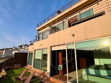 ESPECTACULAR CASA EN VENTA EN BOSQUE ESMERALDA CON JARDÍN PLANO Y VISTA ARBOLADA.