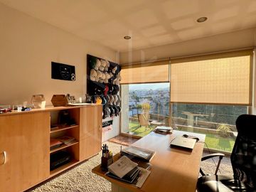 ESPECTACULAR CASA EN VENTA EN BOSQUE ESMERALDA CON JARDÍN PLANO Y VISTA ARBOLADA.