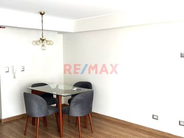 EN VENTA FUNCIONAL Y ACOGEDOR   DÚPLEX EN MIRAFLORES – IDEAL PARA INVERSIONISTAS Y PAREJAS JÓVENES