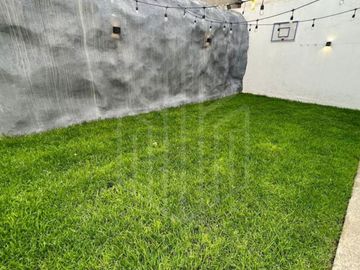 HERMOSA PROPIEDAD CON EXCELENTES ACABADOS EN LAGO ESMERALDA EN VENTA