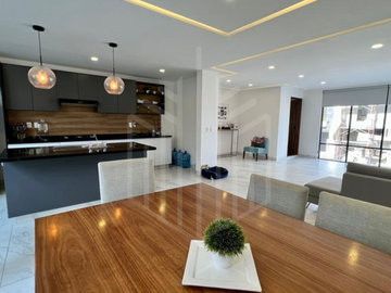 HERMOSA PROPIEDAD CON EXCELENTES ACABADOS EN LAGO ESMERALDA EN VENTA