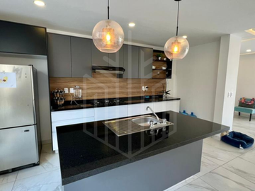 HERMOSA PROPIEDAD CON EXCELENTES ACABADOS EN LAGO ESMERALDA EN VENTA