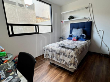HERMOSA PROPIEDAD CON EXCELENTES ACABADOS EN LAGO ESMERALDA EN VENTA